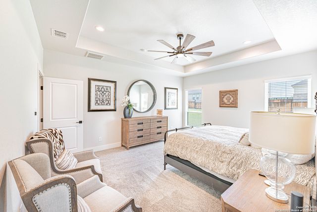 137 W Magnolia Circle, La Vernia, TX 78121