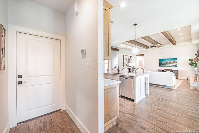 137 W Magnolia Circle, La Vernia, TX 78121
