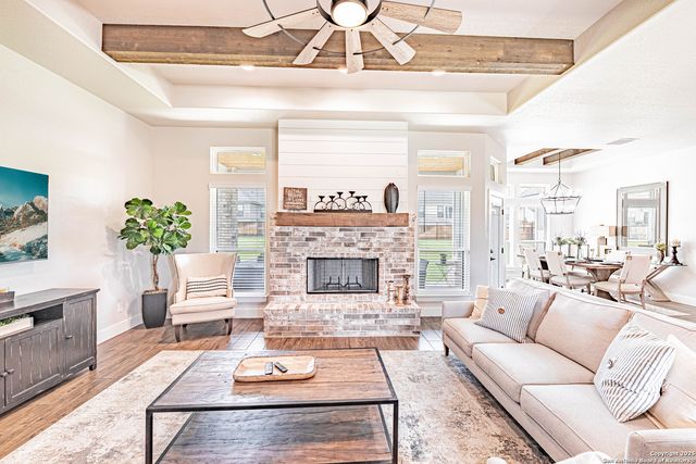 137 W Magnolia Circle, La Vernia, TX 78121