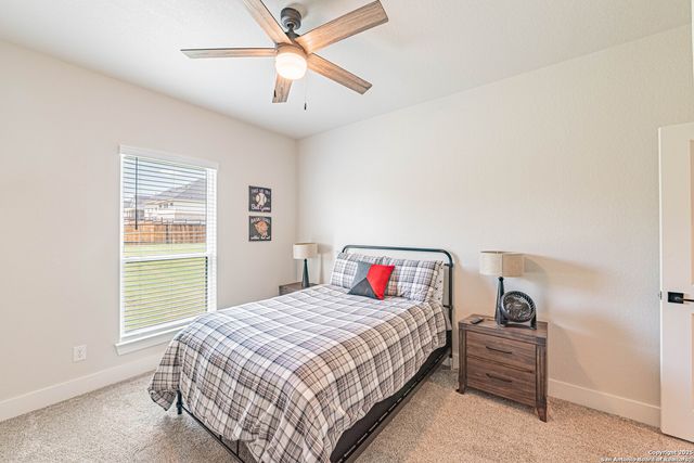 137 W Magnolia Circle, La Vernia, TX 78121