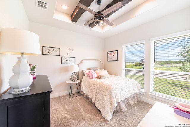 137 W Magnolia Circle, La Vernia, TX 78121