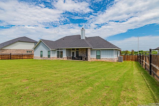 137 W Magnolia Circle, La Vernia, TX 78121