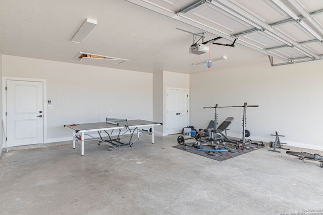 137 W Magnolia Circle, La Vernia, TX 78121