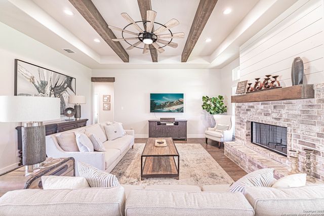 137 W Magnolia Circle, La Vernia, TX 78121
