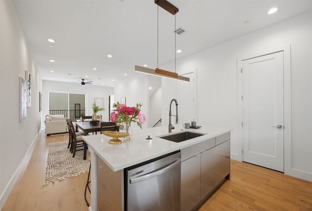4517 Munger Avenue 101, Dallas, TX 75204