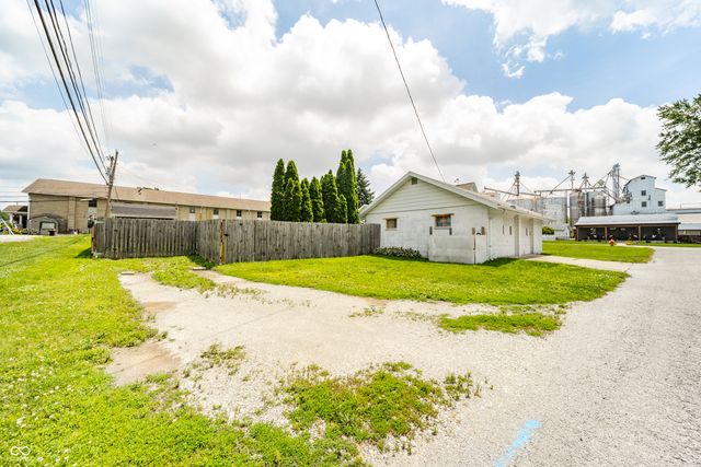 126 W 9th Street, Lapel, IN 46051