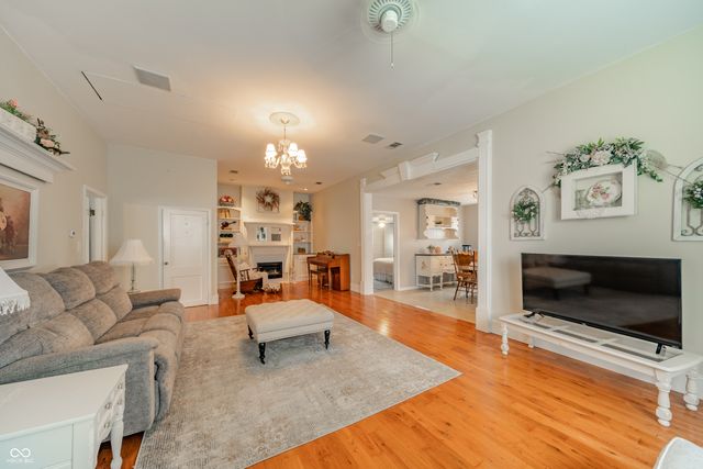 126 W 9th Street, Lapel, IN 46051