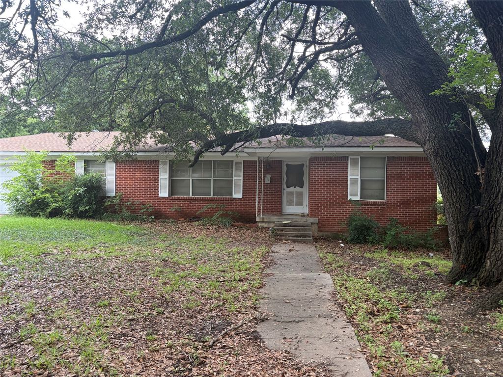 4121 Shannon Drive, Fort Worth, TX 76116