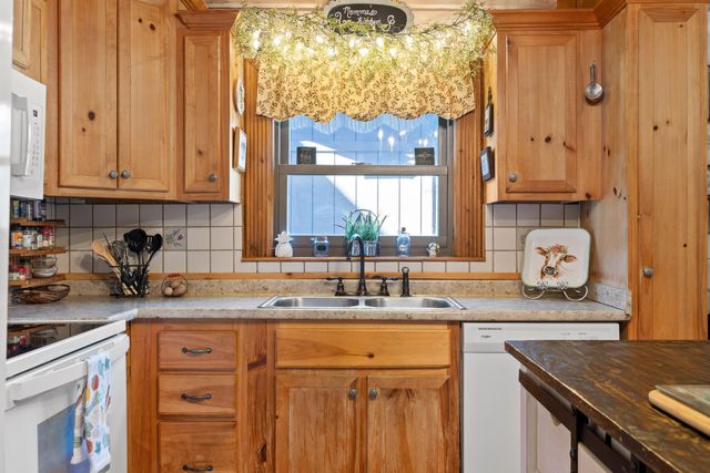 3382 Back Valley Road, Trenton, GA 30752