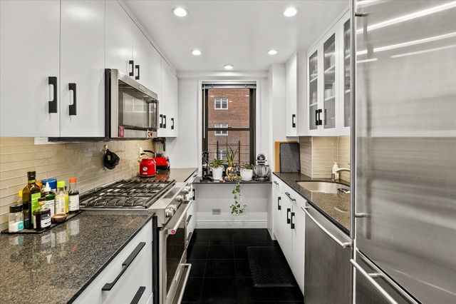 175 E 74th St Apt 12C, New York City, NY 10021