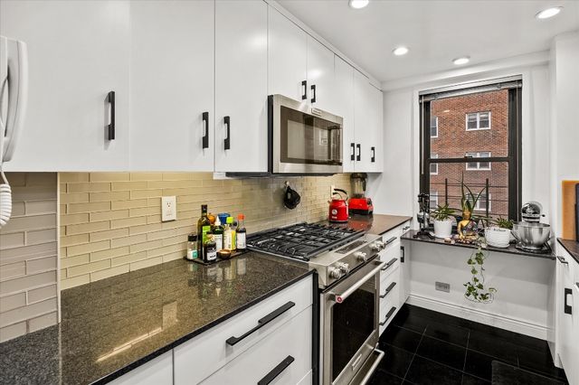 175 E 74th St Apt 12C, New York City, NY 10021