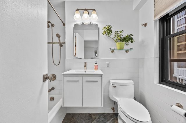 175 E 74th St Apt 12C, New York City, NY 10021