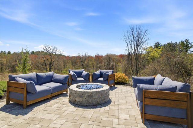 20 Grouse Run, Pelham, NH 03076