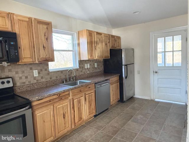 143 CHARLES LN, Louisa, VA 23093