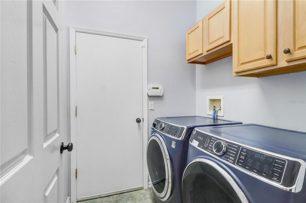 Image 32 of property listing at 9609 ROYCE DRIVE, Tampa, FL 33626