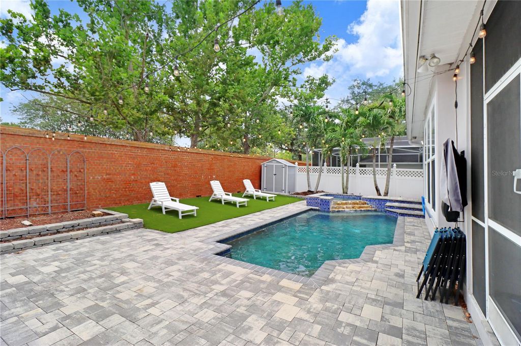 Image 34 of property listing at 9609 ROYCE DRIVE, Tampa, FL 33626
