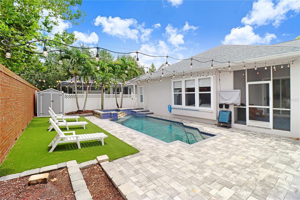 Image 35 of property listing at 9609 ROYCE DRIVE, Tampa, FL 33626