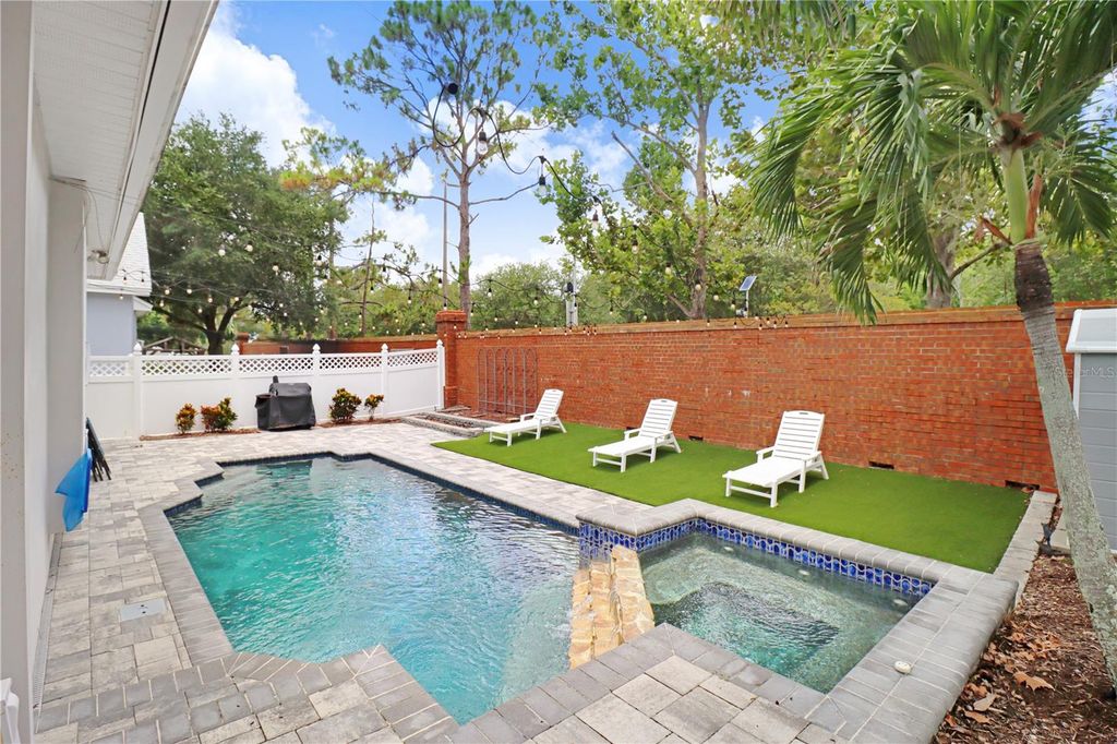 Image 36 of property listing at 9609 ROYCE DRIVE, Tampa, FL 33626
