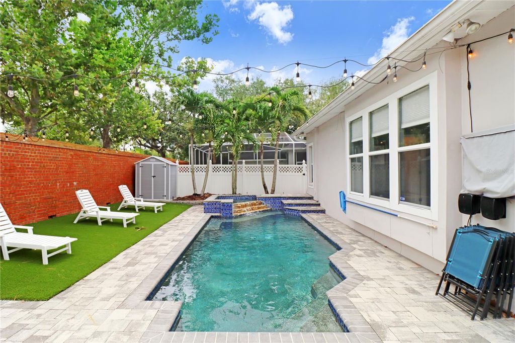 Image 37 of property listing at 9609 ROYCE DRIVE, Tampa, FL 33626
