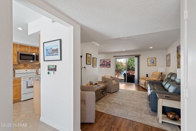 307 N Calle De Las Profetas, Green Valley, AZ 85614