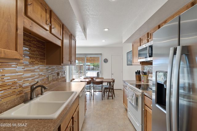 307 N Calle De Las Profetas, Green Valley, AZ 85614