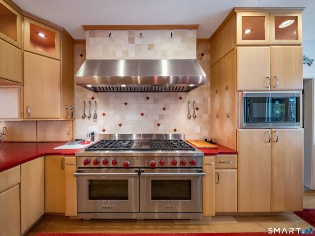 1800 Moose Hill Road, Guilford, CT 06437