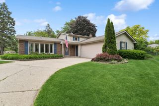 413 Catalpa Lane, Libertyville, IL 60048