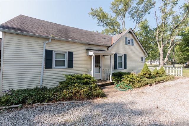 6427 Mackenzie Road, North Olmsted, OH 44070