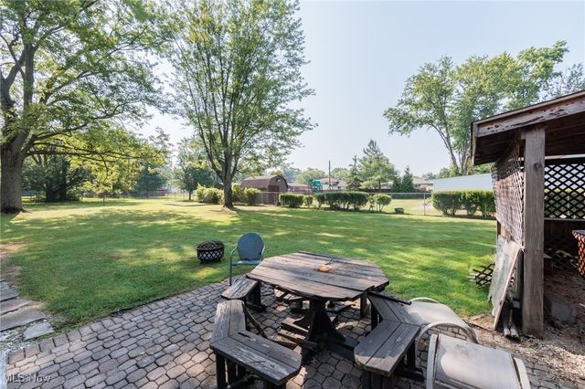 6427 Mackenzie Road, North Olmsted, OH 44070