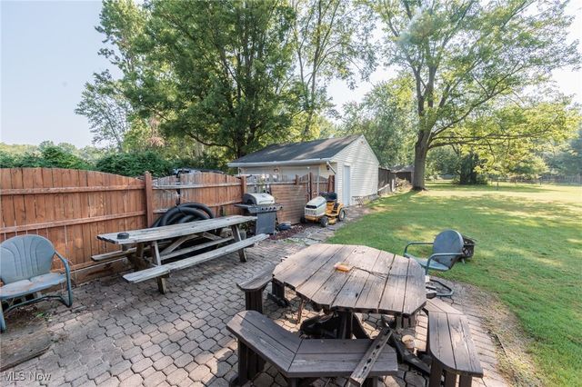 6427 Mackenzie Road, North Olmsted, OH 44070