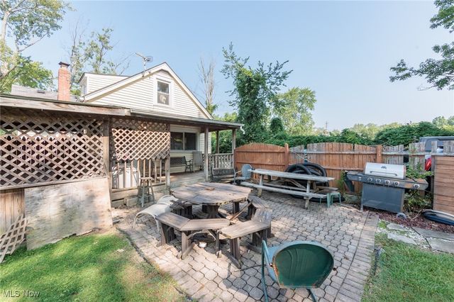 6427 Mackenzie Road, North Olmsted, OH 44070