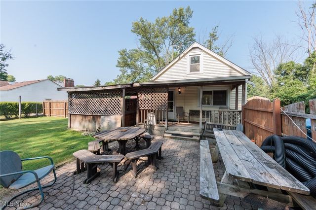 6427 Mackenzie Road, North Olmsted, OH 44070