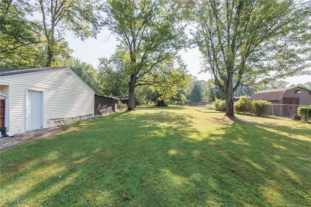 6427 Mackenzie Road, North Olmsted, OH 44070