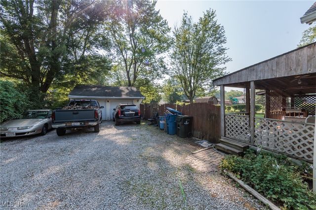 6427 Mackenzie Road, North Olmsted, OH 44070