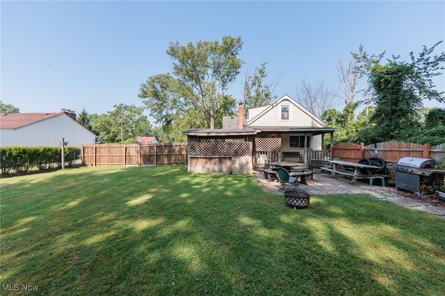 6427 Mackenzie Road, North Olmsted, OH 44070