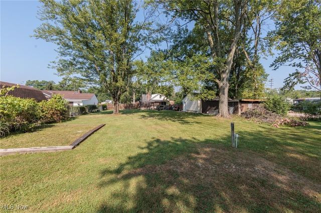 6427 Mackenzie Road, North Olmsted, OH 44070