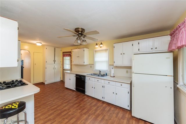 6427 Mackenzie Road, North Olmsted, OH 44070