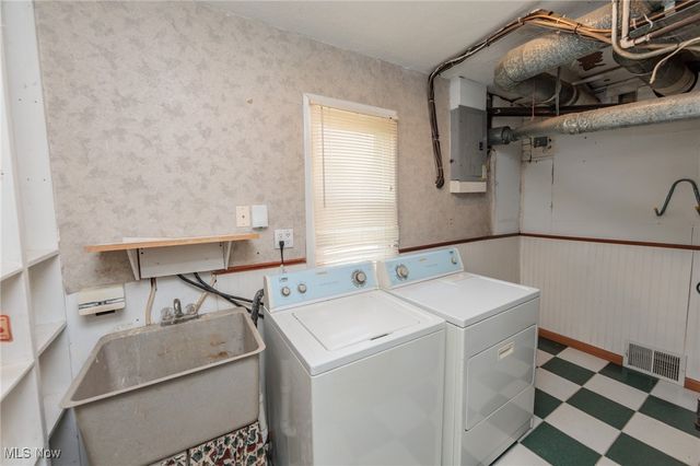 6427 Mackenzie Road, North Olmsted, OH 44070