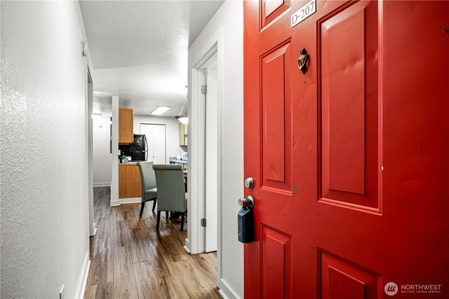 16817 Larch Way #D207, Lynnwood, WA 98037