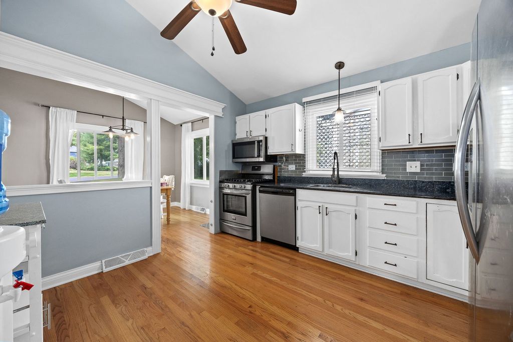 3S625 LORRAINE Avenue, Warrenville, IL 60555 — photo 2