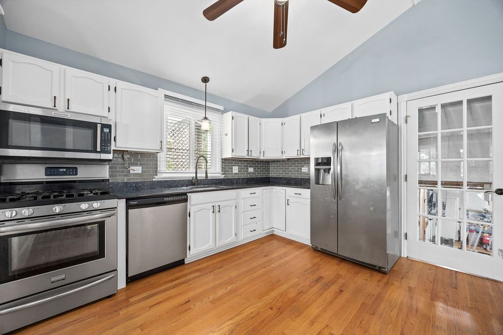 3S625 LORRAINE Avenue, Warrenville, IL 60555 — photo 3