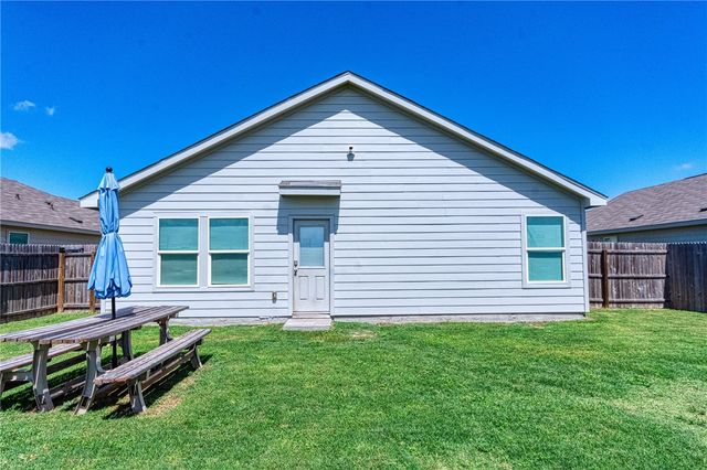 3225 El Dorado Dr, Robstown, TX 78380