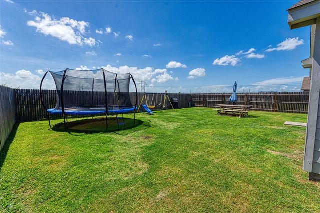 3225 El Dorado Dr, Robstown, TX 78380