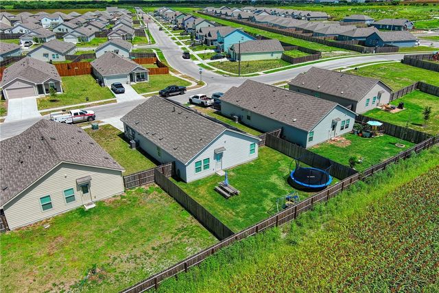 3225 El Dorado Dr, Robstown, TX 78380