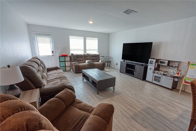3225 El Dorado Dr, Robstown, TX 78380
