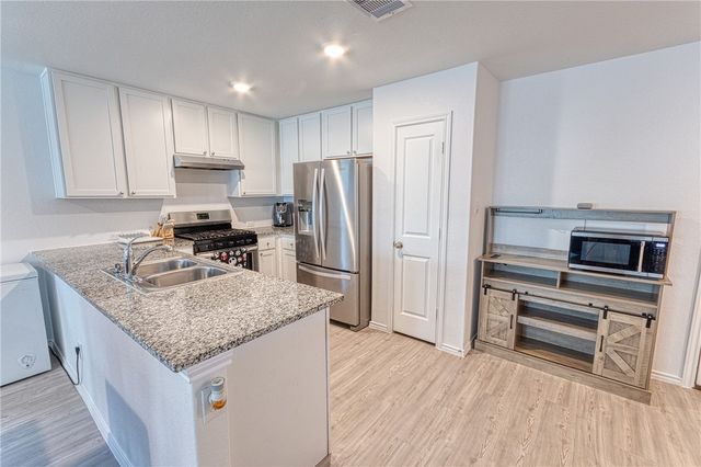 3225 El Dorado Dr, Robstown, TX 78380