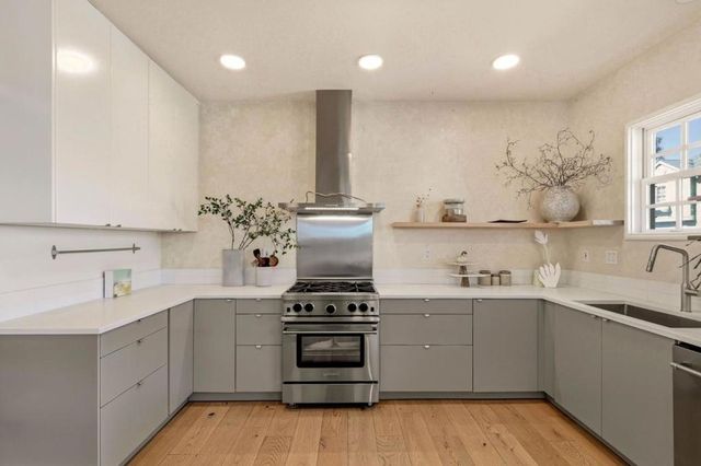 24 Creekside Lane, San Mateo, CA 94401