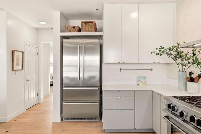 24 Creekside Lane, San Mateo, CA 94401