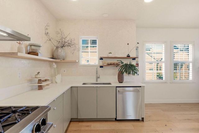 24 Creekside Lane, San Mateo, CA 94401