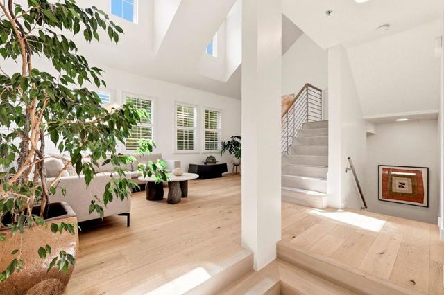 24 Creekside Lane, San Mateo, CA 94401